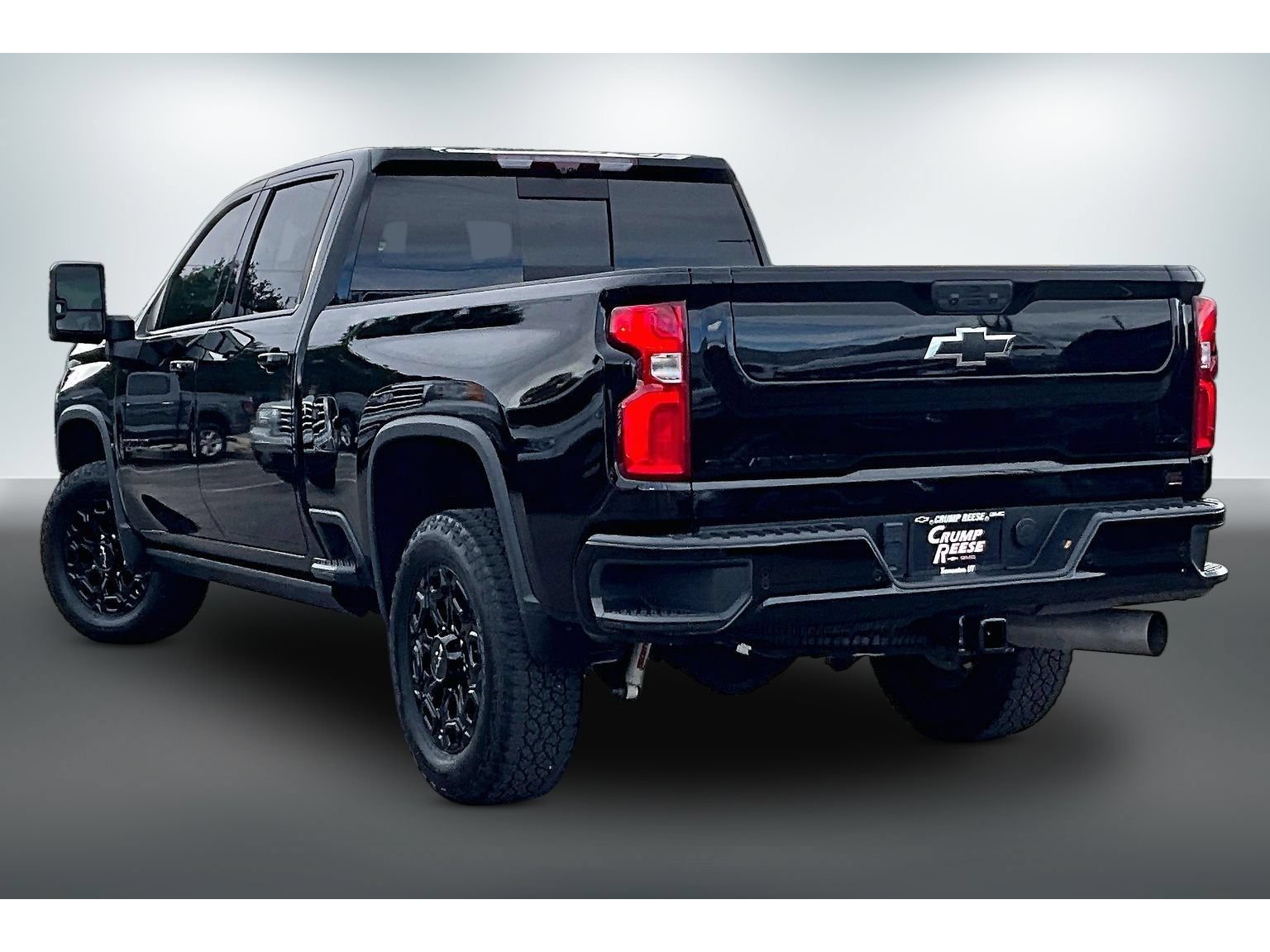 Used 2024 Chevrolet Silverado 2500 LTZ w/ LTZ Plus Package AWD/4WD image 4