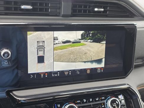 Used 2024 GMC Sierra 1500 AT4 w/ Technology Package AWD/4WD image 18