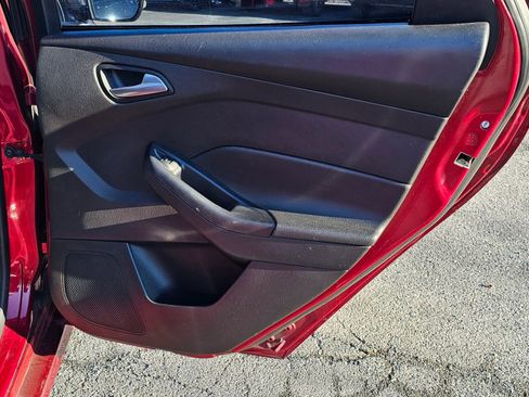 Used 2016 Ford Focus SE w/ SE Sport Package image 16