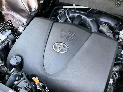 Used 2017 Toyota Highlander Limited Platinum image 31