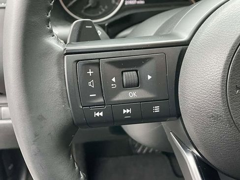 Used 2024 Nissan Pathfinder SV image 19