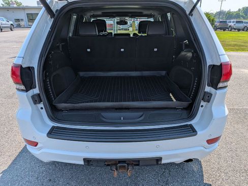 Used 2020 Jeep Grand Cherokee Altitude AWD/4WD image 10