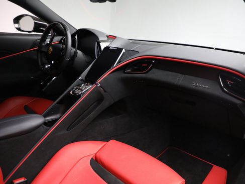 Certified 2022 Ferrari Roma RWD image 18