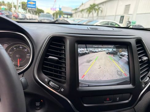 Used 2022 Jeep Cherokee Latitude Lux FWD image 4
