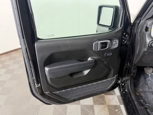 Used 2025 Jeep Wrangler Unlimited Sport AWD/4WD image 13