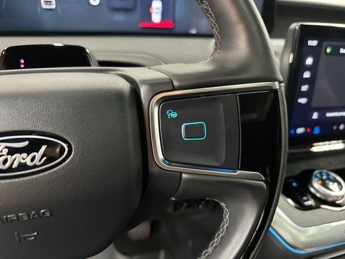 Used 2025 Ford Expedition Tremor AWD/4WD image 15