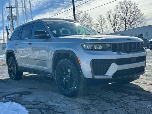 New 2026 Jeep Grand Cherokee Altitude AWD/4WD image 4