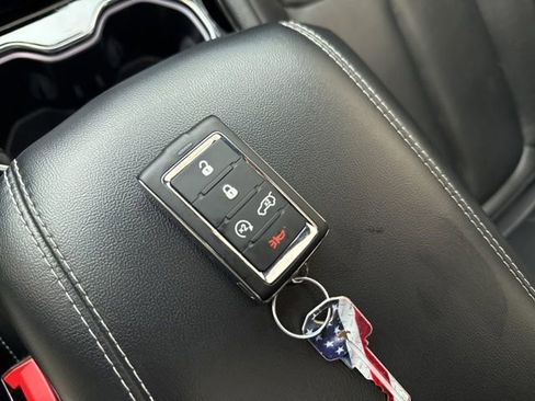 Used 2022 Jeep Grand Cherokee L Limited AWD/4WD image 32