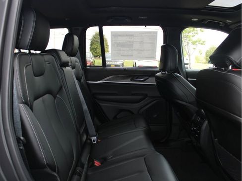 New 2025 Jeep Grand Cherokee Limited w/ Luxury Tech Group II image 30