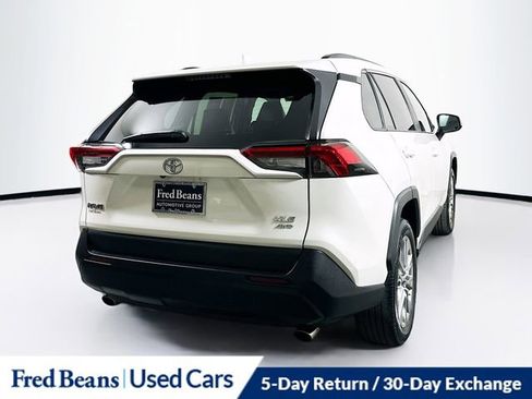 Used 2021 Toyota RAV4 XLE Premium image 8