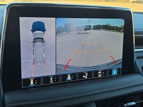 Used 2021 Chevrolet Tahoe Z71 w/ Z71 Off-Road Package image 18