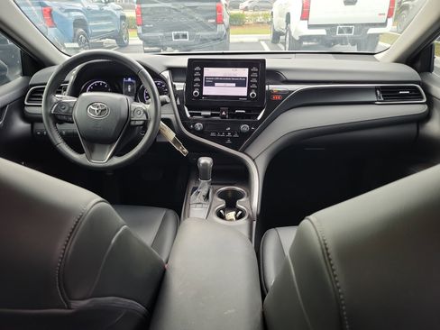 Used 2022 Toyota Camry SE image 16