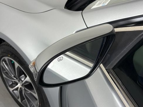 Used 2018 Toyota Avalon XLE w/ All Weather Liner Package FWD image 17