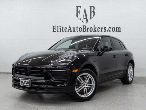 Used 2024 Porsche Macan AWD/4WD image 1