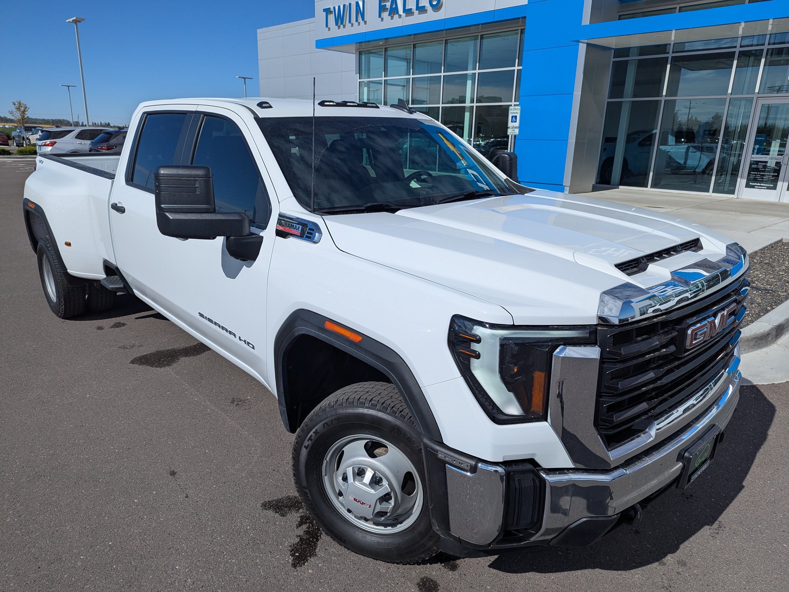 Certified 2024 GMC Sierra 3500 Pro AWD/4WD image 3