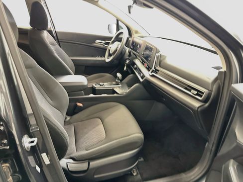 Used 2025 Kia Sportage LX AWD/4WD image 31