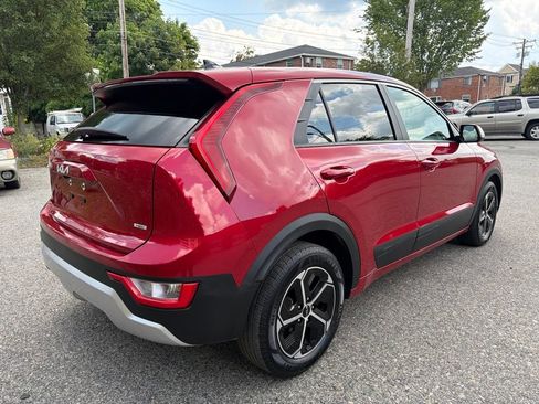 Certified 2024 Kia Niro LX FWD image 7