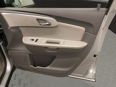 Used 2012 Chevrolet Traverse LT image 18