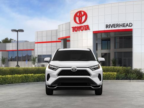 New 2025 Toyota RAV4 SE image 2