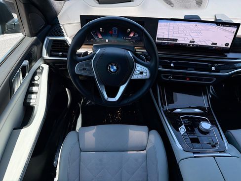 Used 2026 BMW X7 xDrive40i AWD/4WD image 18