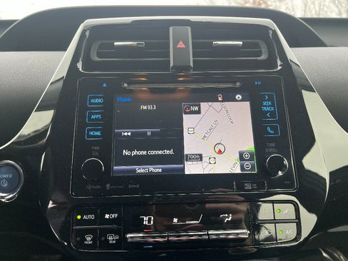 Used 2016 Toyota Prius Three Touring image 22