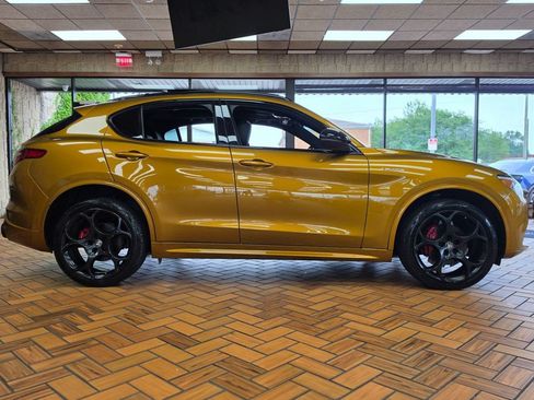 Used 2023 Alfa Romeo Stelvio Veloce AWD/4WD image 7