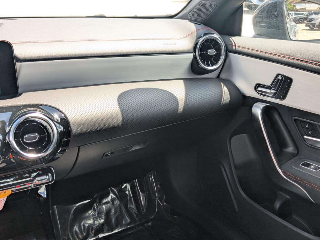 Certified 2026 Mercedes-Benz CLA 250 image 4