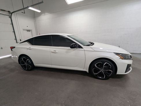 Used 2023 Nissan Altima 2.5 SR AWD/4WD image 3