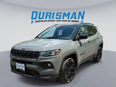 Used 2023 Jeep Compass Latitude AWD/4WD image 5