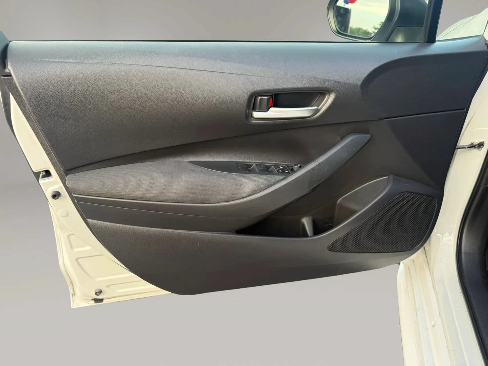 Used 2021 Toyota Corolla LE FWD image 11