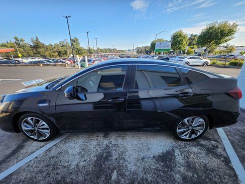 Used 2018 Honda Clarity Plug-In Hybrid image 3