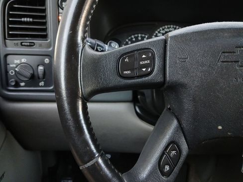 Used 2003 Chevrolet Suburban 4WD image 11