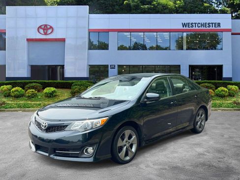 Used 2014 Toyota Camry SE FWD image 4