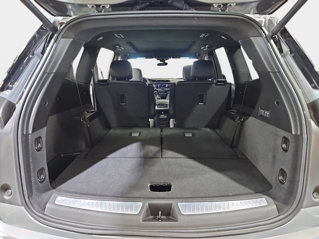 Used 2025 Cadillac XT6 Premium Luxury AWD/4WD image 14