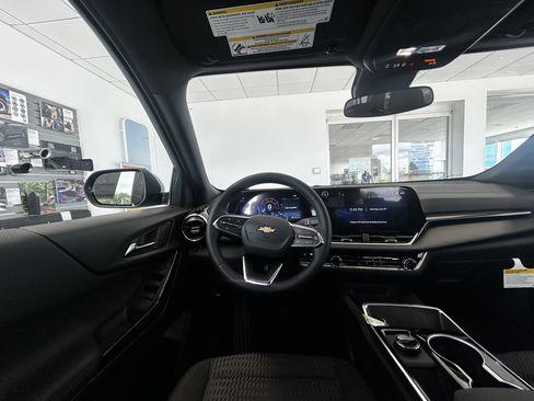 New 2027 Chevrolet Equinox LT FWD image 3