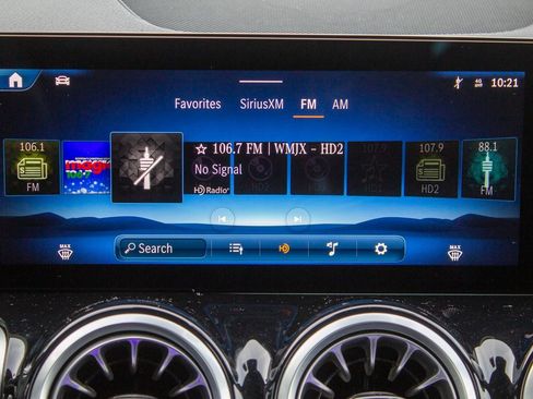 Used 2025 Mercedes-Benz GLB 35 AMG 4MATIC image 17