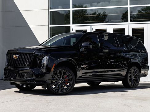 Used 2025 Cadillac Escalade ESV V image 11