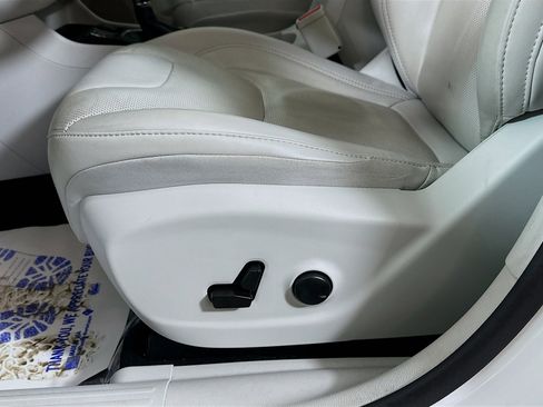 Used 2022 Jeep Cherokee Latitude Lux w/ Mopar Interior Package image 18