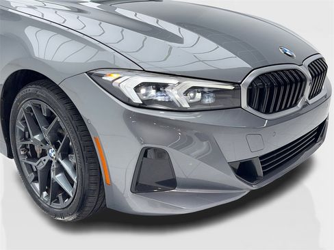 Used 2025 BMW 330i Sedan image 3