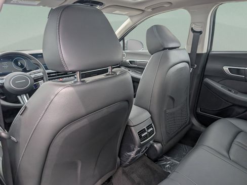 Used 2025 Hyundai Sonata Limited FWD image 17