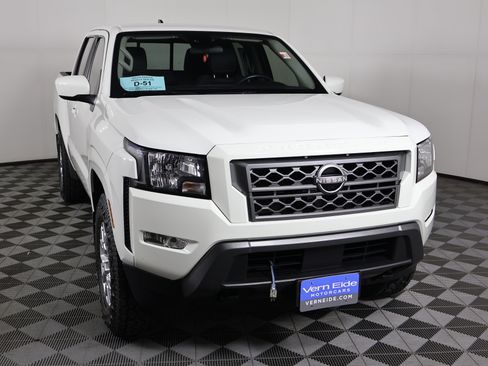Used 2022 Nissan Frontier SV image 3