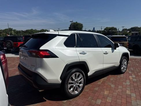 Used 2020 Toyota RAV4 Limited FWD image 36