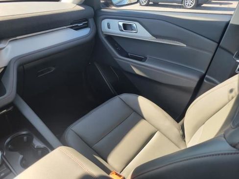 New 2025 Ford Explorer Active w/ Active Comfort Package image 19