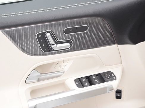 Certified 2022 Mercedes-Benz GLB 250 4MATIC image 21