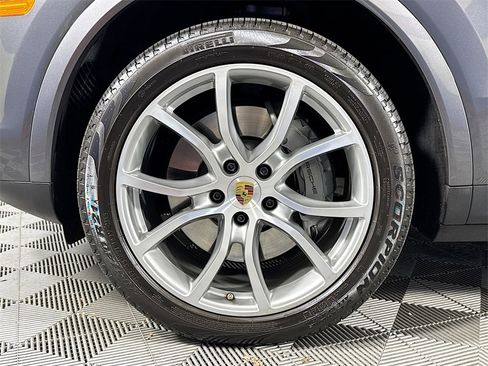Used 2020 Porsche Cayenne S image 33