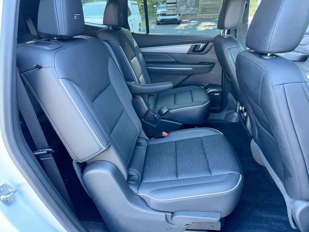 Used 2025 Buick Enclave Sport Touring FWD image 29