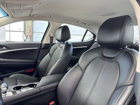 Used 2022 Genesis G70 2.0T image 10