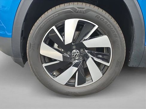 Used 2024 Volkswagen Atlas Cross Sport SE w/ Panoramic Sunroof Package image 24