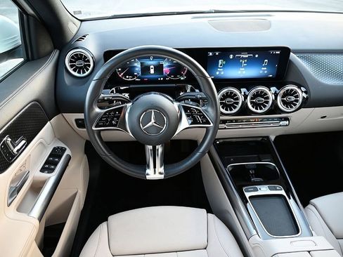 Certified 2025 Mercedes-Benz GLA 250 image 13