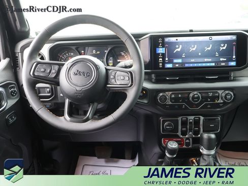 Used 2024 Jeep Wrangler Unlimited AWD/4WD image 18